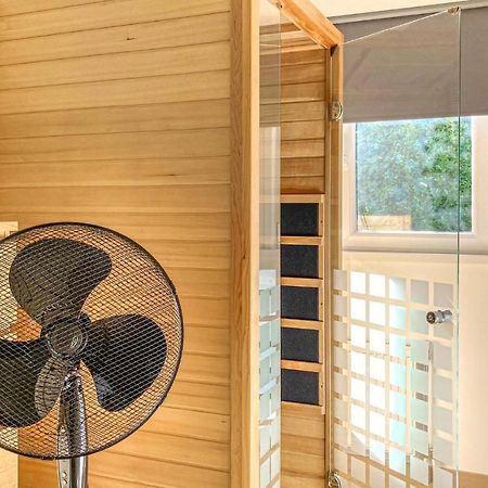 Cozy Home In Heinkenszand With Sauna ภายนอก รูปภาพ
